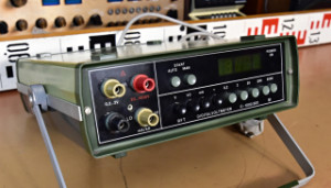 RFT Digitalvoltmeter G-1002.500 Karl Marx Erfurt - digitální voltmetr (178005)