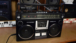 SANYO M4500KE Radio Cassette Recorder Radiomagnetofon PHONO vstup (178387)