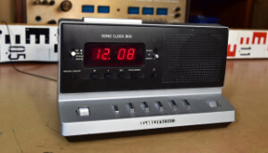 GRUNDIG SONO CLOCK 800 Radiowecker - Radiobudík - Clock Radio (178526)