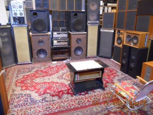 Tesla ARS 850 uprostřed vzadu