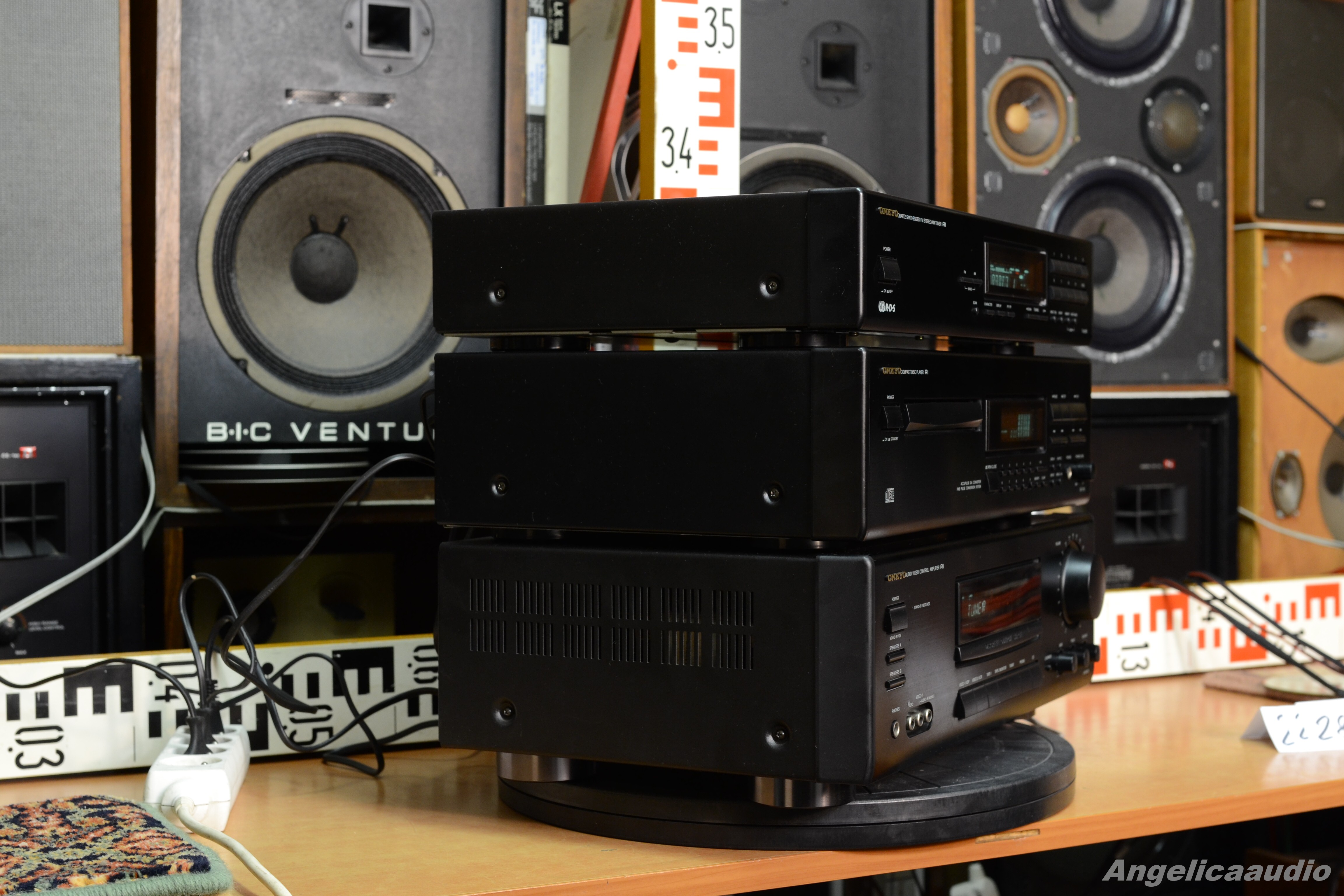 ONKYO R1 A-RV410 amplifier, R1 DX-7210 CD player, R1 T-4210 tuner ...