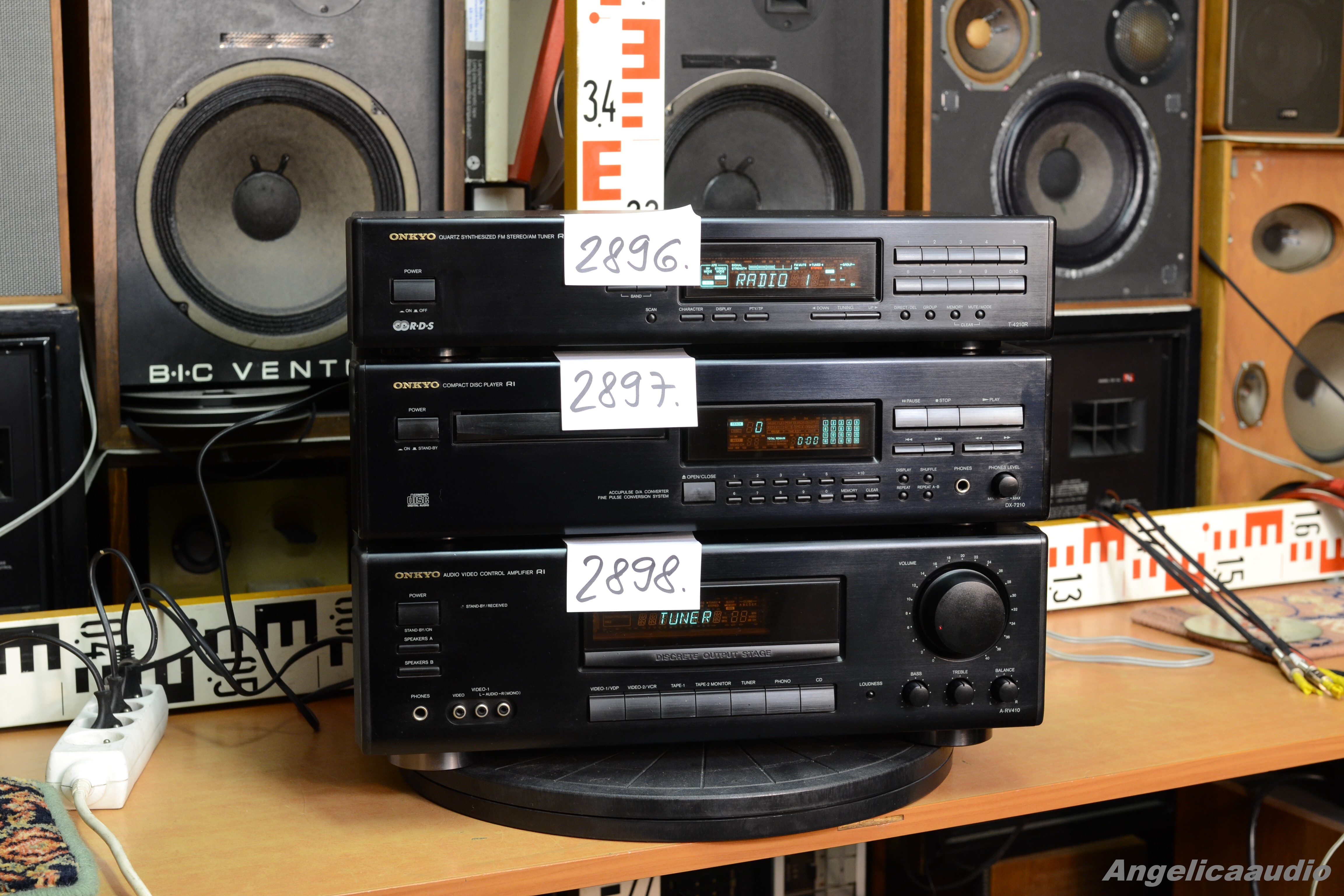 ONKYO R1 A-RV410 amplifier, R1 DX-7210 CD player, R1 T-4210 tuner ...
